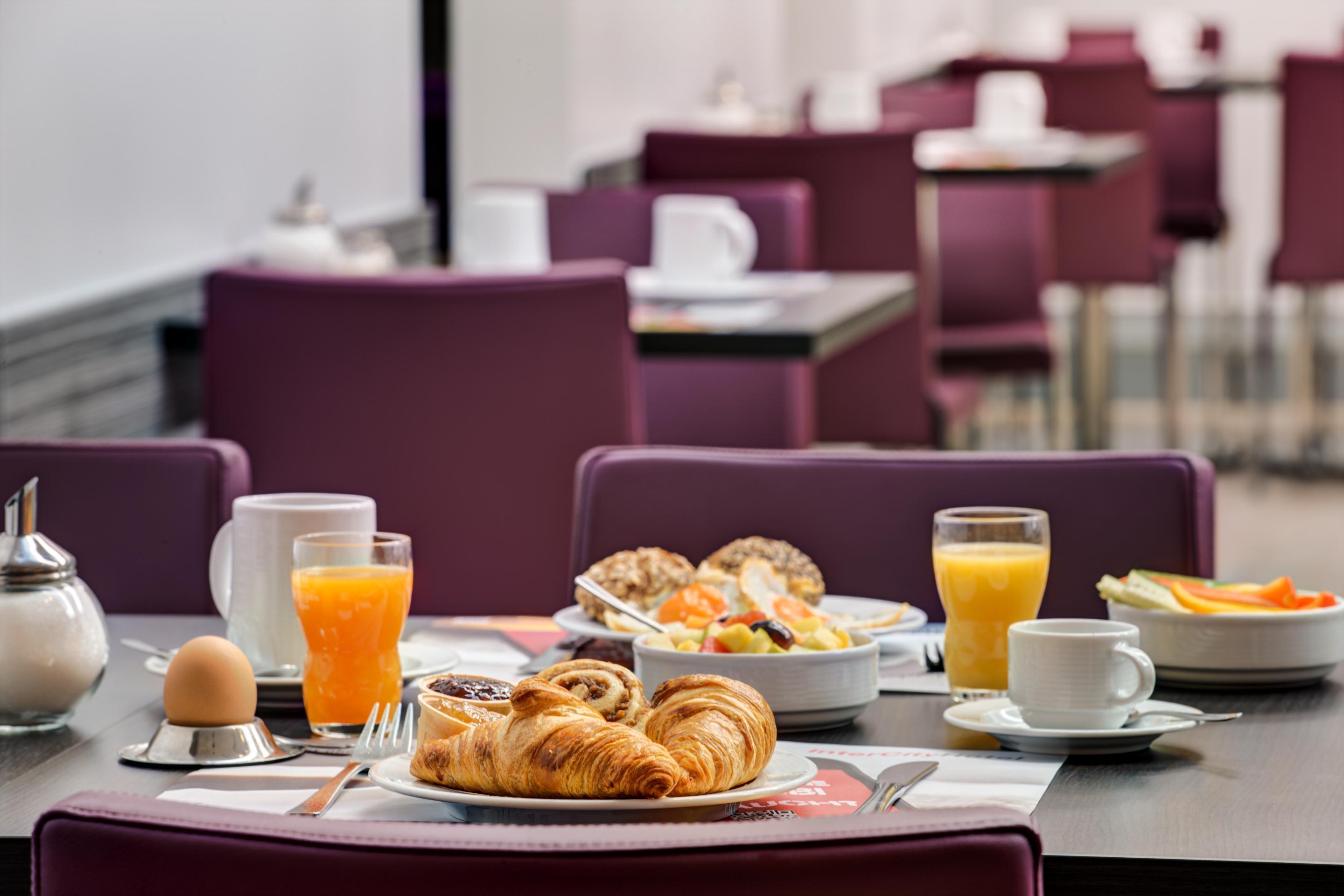 Intercityhotel Frankfurt Airport Франкфурт на Майн Екстериор снимка