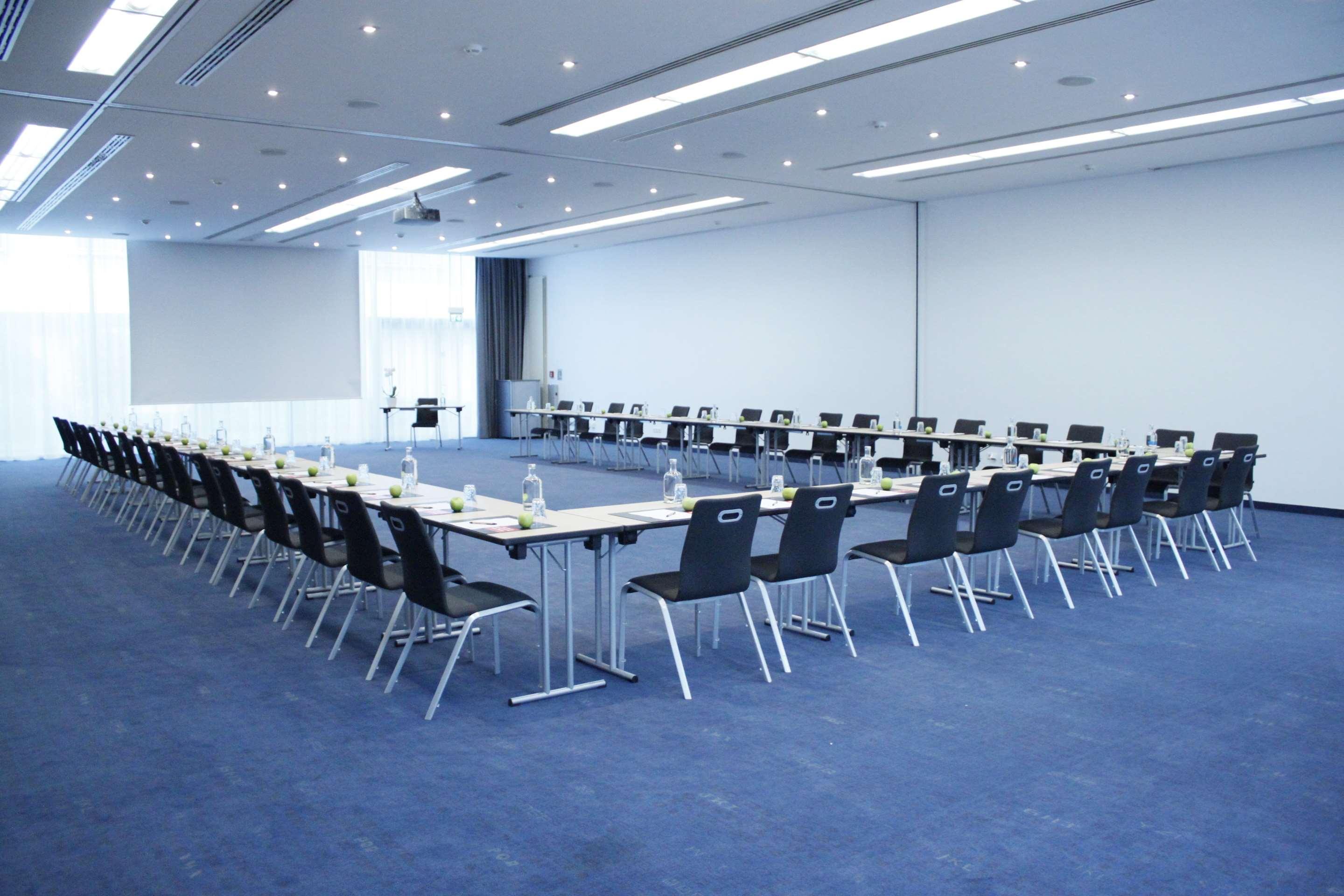 Intercityhotel Frankfurt Airport Франкфурт на Майн Екстериор снимка