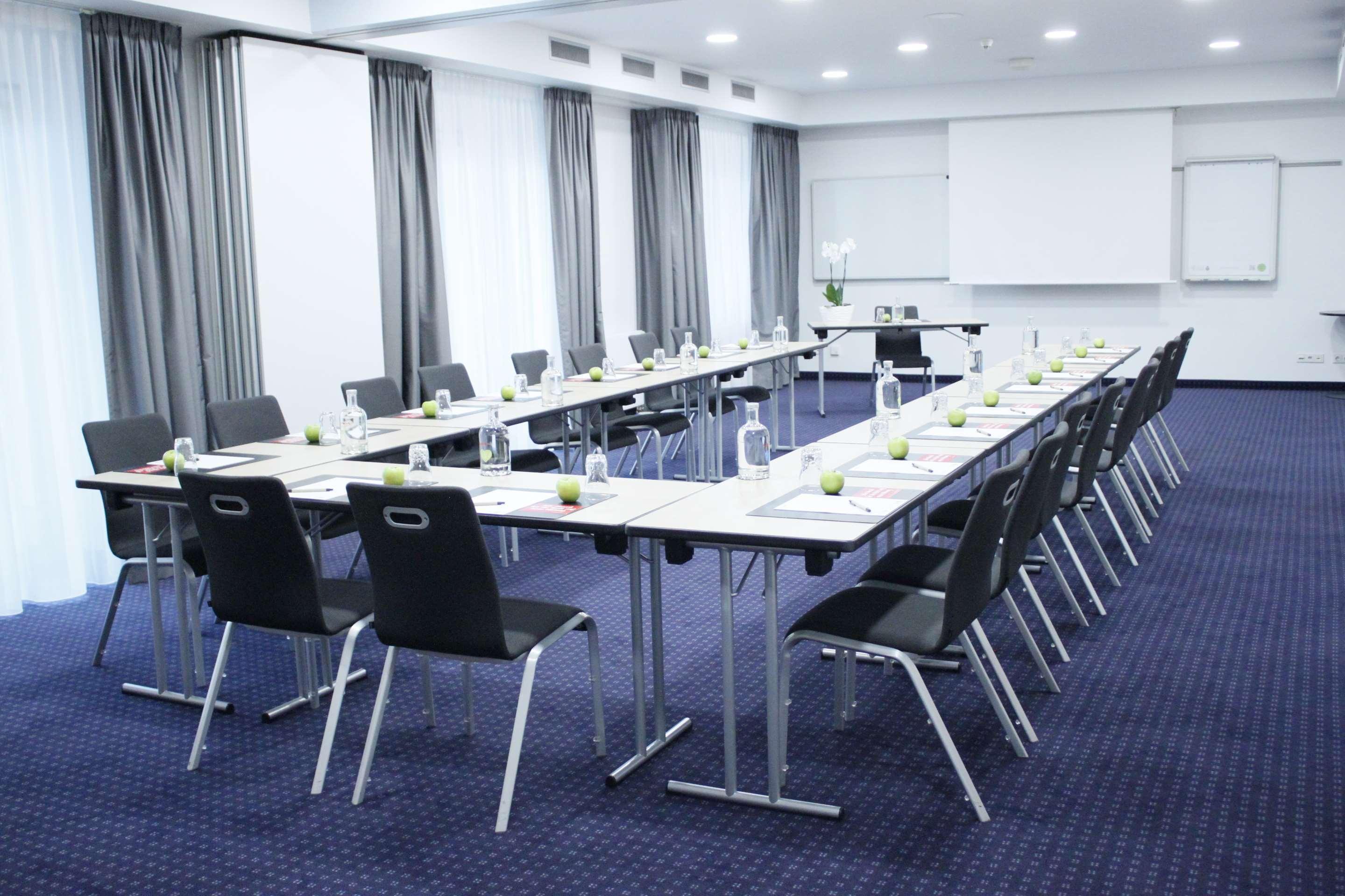 Intercityhotel Frankfurt Airport Франкфурт на Майн Екстериор снимка