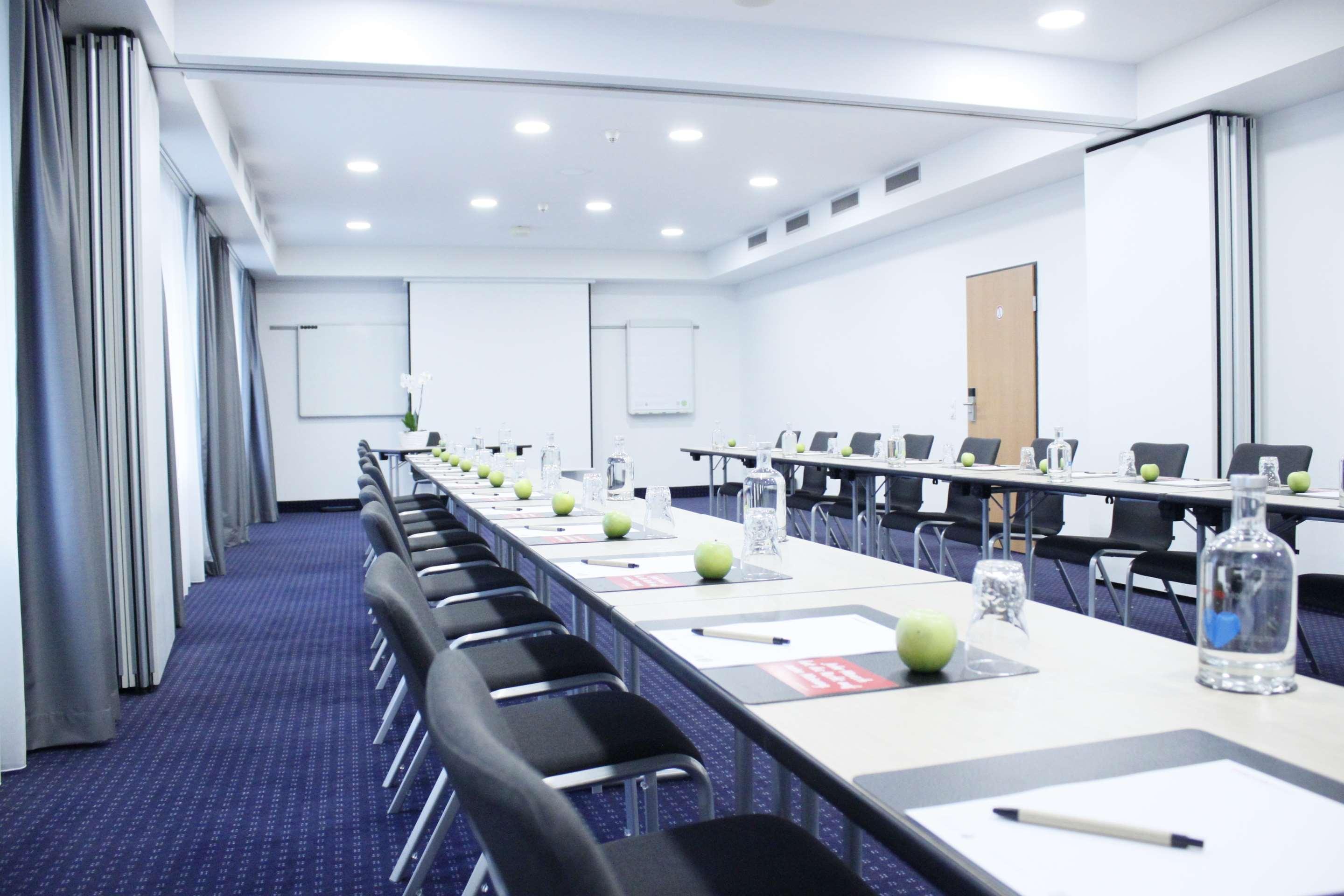 Intercityhotel Frankfurt Airport Франкфурт на Майн Екстериор снимка