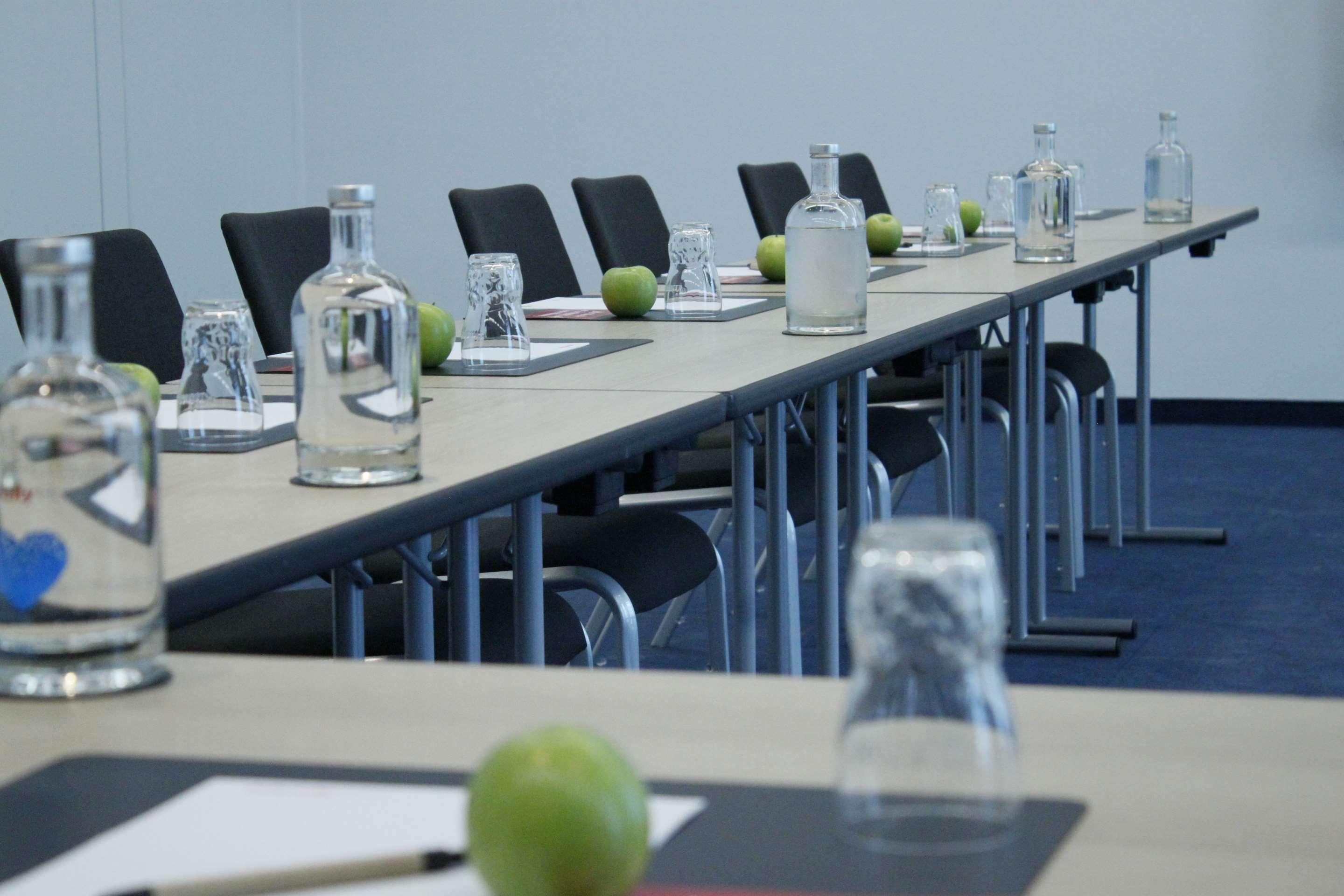 Intercityhotel Frankfurt Airport Франкфурт на Майн Екстериор снимка
