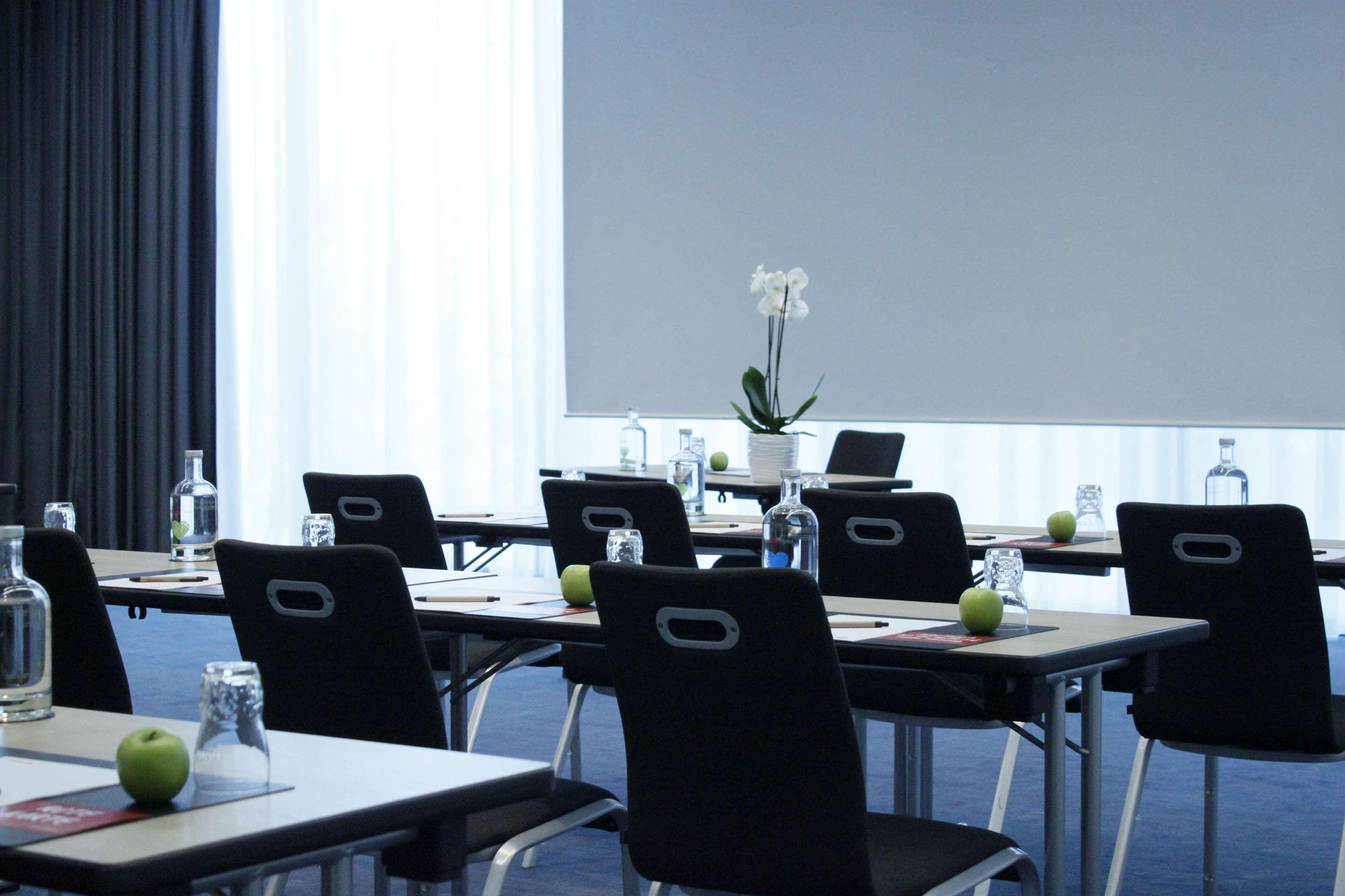Intercityhotel Frankfurt Airport Франкфурт на Майн Екстериор снимка