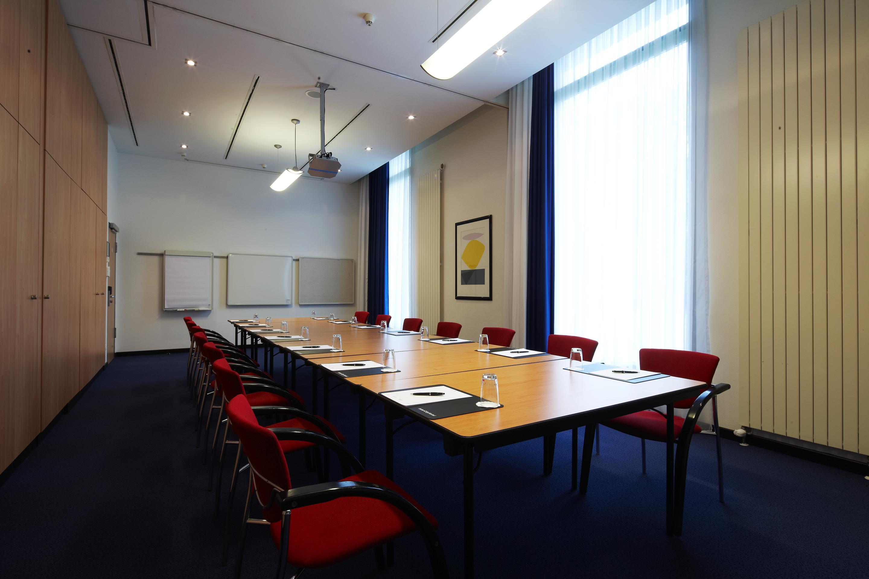 Intercityhotel Frankfurt Airport Франкфурт на Майн Екстериор снимка