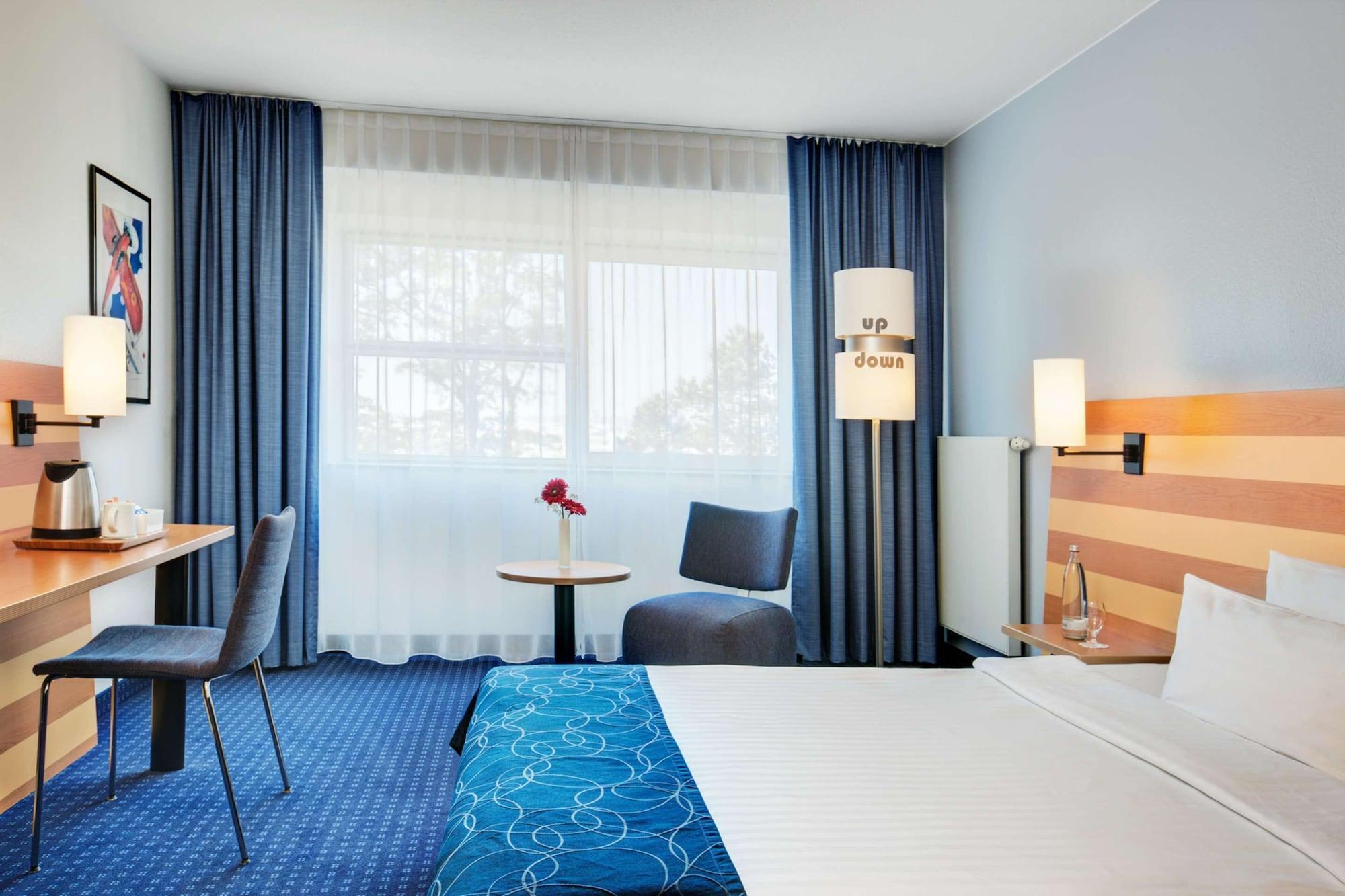 Intercityhotel Frankfurt Airport Франкфурт на Майн Екстериор снимка