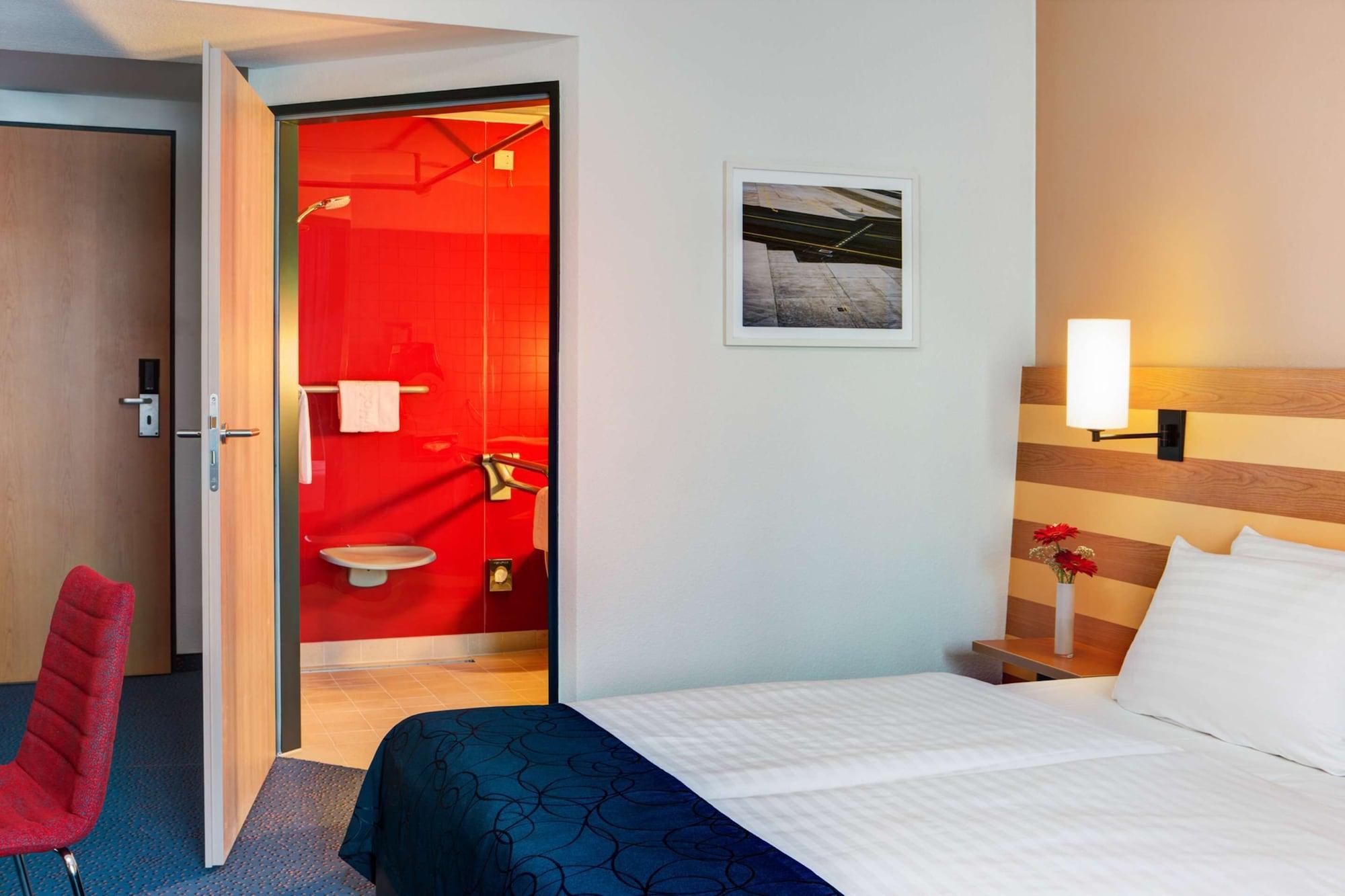 Intercityhotel Frankfurt Airport Франкфурт на Майн Екстериор снимка