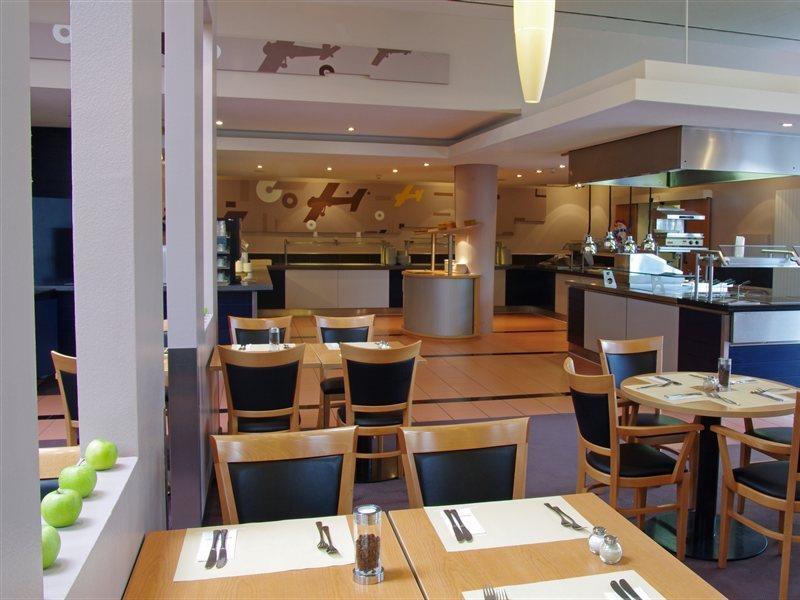 Intercityhotel Frankfurt Airport Франкфурт на Майн Екстериор снимка