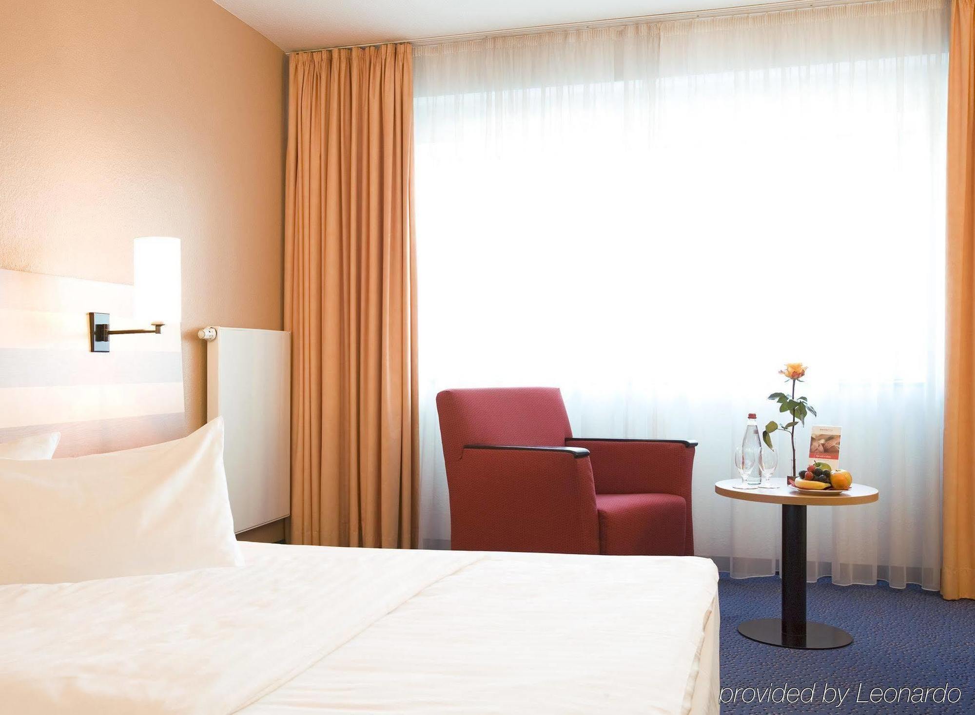 Intercityhotel Frankfurt Airport Франкфурт на Майн Екстериор снимка