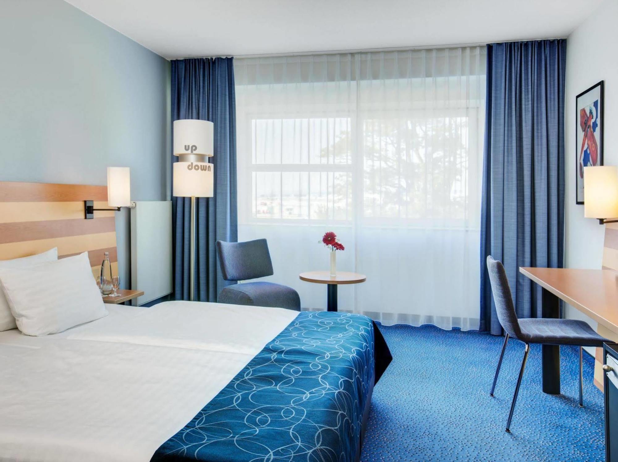 Intercityhotel Frankfurt Airport Франкфурт на Майн Екстериор снимка